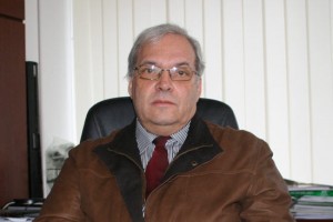 A gyűjtemény büszke tulajdonosa, dr. Melegh Gábor igazságügyi szakértő