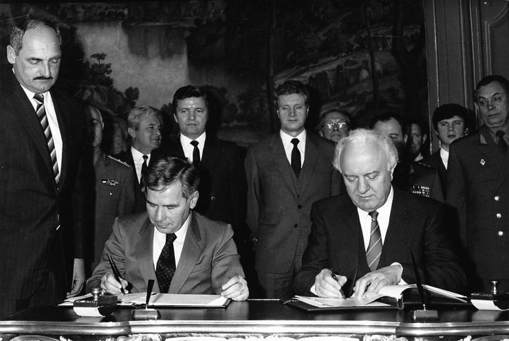 Horn Gyula és Eduard Sevardnadze - mégis ő írta alá a szerződést / Fotó: MTI
