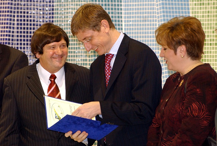 Feigli Ferenc (balra) MSZP-s polgármesterként sokáig meghatározó politikai szerepet töltött be a térségben. Barcs első embere 2006-ban Gyurcsány Ferenc és Lamperth Mónika társaságában avatta fel a helyi rekreációs termálközpontot. Fotó: MTI/Kálmándy Ferenc 