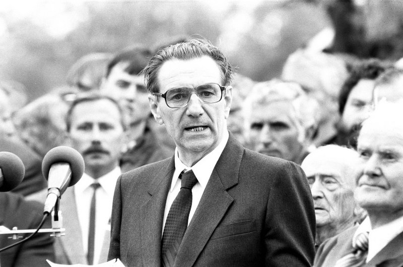 1989: Kopácsi Sándor búcsúbeszédet mond Nagy Imréék újratemetésekor / Fotó: MTI