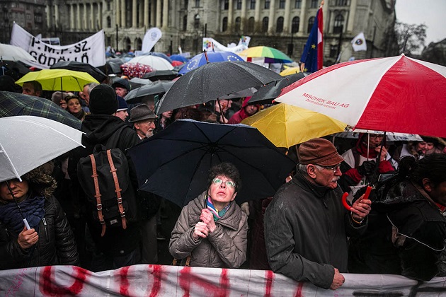 Parlament előtt tüntettek a tanárok 2016.02.13. foto:Horváth Péter Gyula