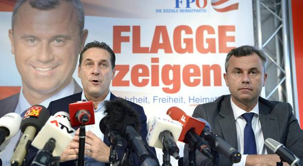 Hans Christian Strache, a szabadságpárt elnöke és Norbert Hofer, a párt államfőjelöltje (kép: kurier.at)