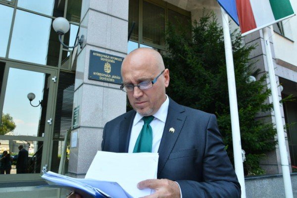 Érpatak polgármesterét, Orosz Mihály Zoltánt közokirat-hamisítással vádolják.