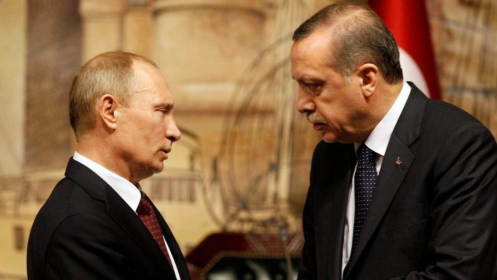 Putyin megszorongatta Erdoğant (kép: armmuseum.ru)
