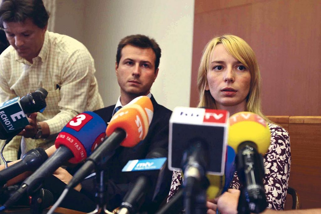 Malina Hedvig első ügyvédjével, Gál Gáborral, aki a Most–Híd párt képviselőjeként ma már Fico és Kaliňák koalíciós partnere (kép: nol.hu)