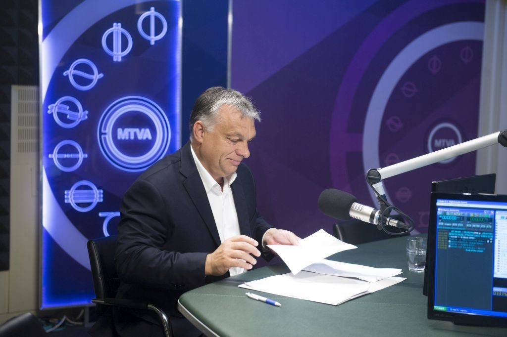 Orbán Viktor miniszterelnök a Kossuth Rádió 180 perc című műsorában (kép: MTI / Koszticsák Szilárd)