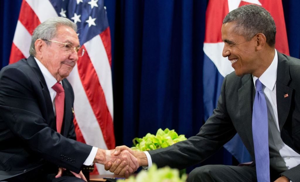 Történelmi kézfogás Raúl Castro és Barack Obama között. (fotó: babalublog.com)
