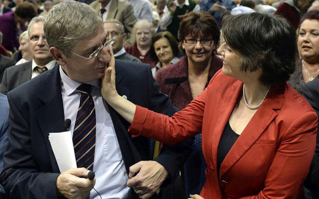 Az újra megválasztott, a pártot eddig is vezető Gyurcsány Ferenc és felesége, Dobrev Klára a Demokratikus Koalíció (DK) budapesti tisztújító kongresszusán /Fotó: MTI