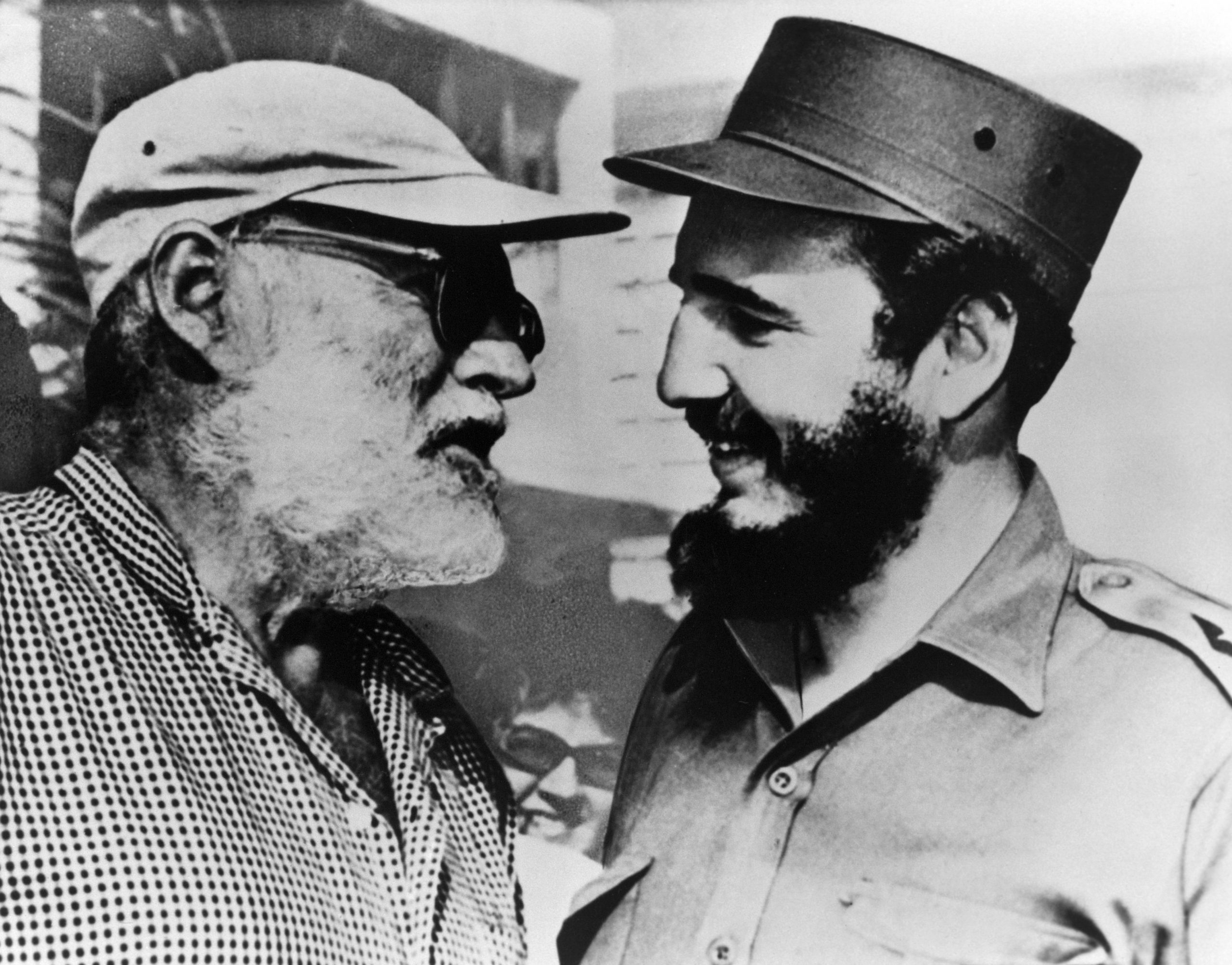 Ernest Hemingway Nobel-díjas író (b) és Fidel Castro kubai miniszterelnök találkozója Havannában / Fotó: MTI/EPA
