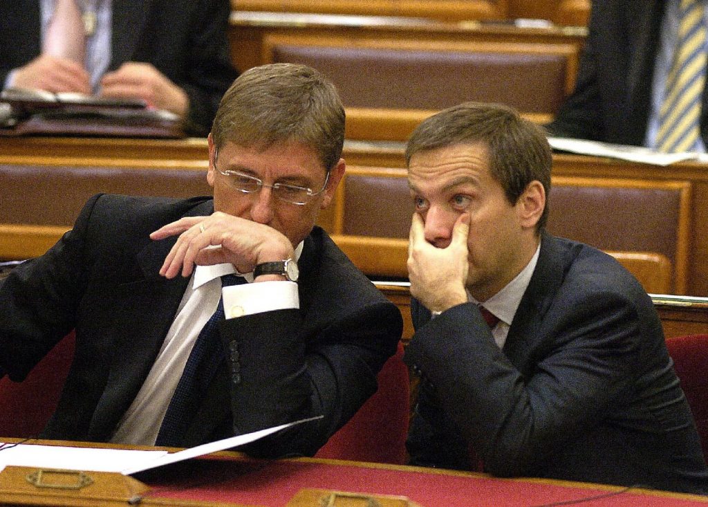 Volt miről pusmognia Gyurcsánynak és Bajnainak... Mindketten úgy kerültek a miniszterelnöki székbe, hogy senki nem választotta meg őket... Fotó: MTI