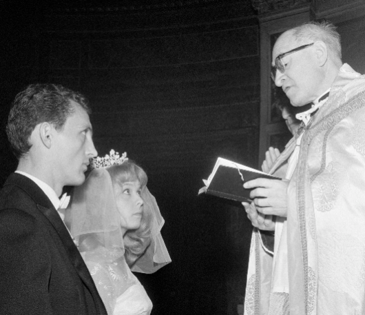1963. november 30-án a Szent István Bazilikában fogadott örök hűséget egymásnak Albert Flórián és Bársony Irén. Házasságuk egész életre szólónak bizonyult! Fotó: MTI/Petrovits László