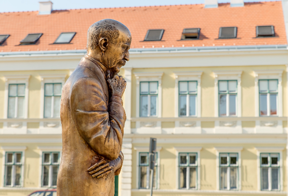 Győrben 2018 nyarán avatták fel a nagy formátumú miniszterelnök, gróf Bethlen István egész alakos szobrát. Fotó: MTI/Krizsán Csaba