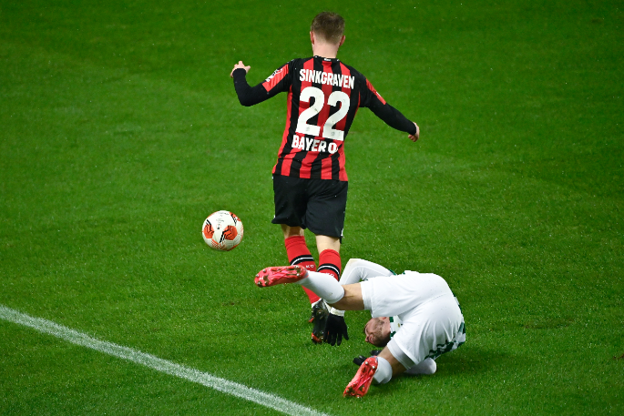 A kép csalóka: a Fradi nem került padlóra a Leverkusen ellen. Fotó: MTI/Koszticsák Szilárd