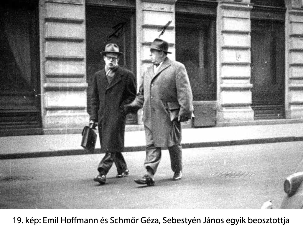 Hoffmannt (jobbra) és magyar partnerét lefotózta az állambiztonság / Forrás: ÁBTL