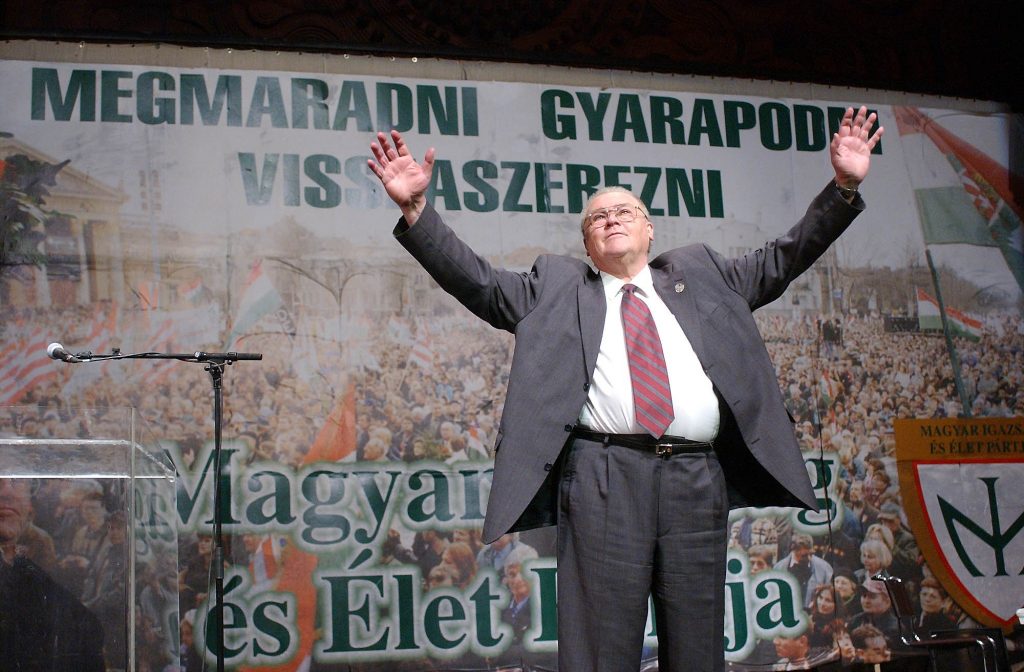 A magyar megmaradás, az "új, magyar önépítés", amiért Csurka István, mint író, majd mint a Magyar Igazság és Élet Pártjának (MIÉP) elnöke küzdött, 2010 óta lassanként végre megvalósul. <br /> Fotó: MTI/Koszticsák Szilárd