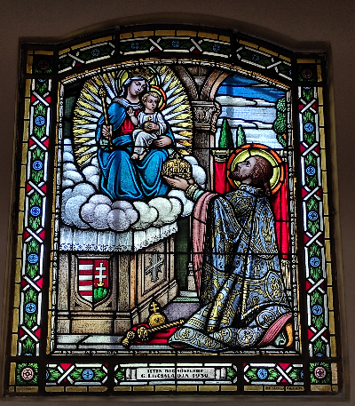 Szent István országfelajánlása Szűz Máriának, a Havanna-lakótelepi Szent László Plébánia templomában. A szerző felvétele.