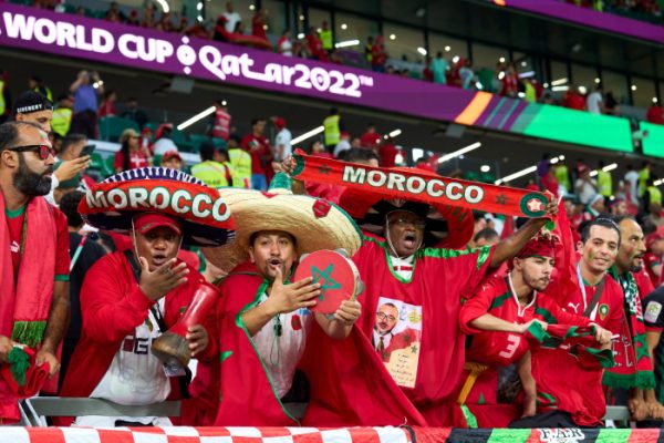 A mérkőzés egyes szakaszaiban szinte hazai pályát teremtettek a marokkói szurkolók, saját válogatottjuk számára. Fotó: a FIFA hivatalos, világbajnoki Twitter-fiókja