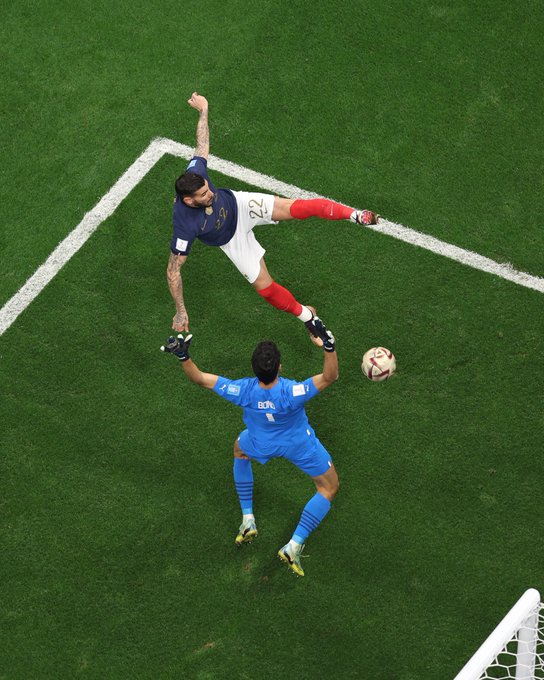 Theo Hernandez belövi Franciaország első gólját a Marokkó elleni vb-elődöntőben. Fotó: a FIFA hivatalos, világbajnoki Twitter-fiókja