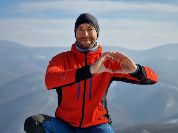 Suhajda Szilárd a Csomolungma megmászása közben veszítette életét. 8795 méteres magasságával a valaha volt legmagasabbra jutott azon magyarok közül, akik úgynevezett "tiszta mászással" igyekeztek meghódítani a földkerekség legmagasabb csúcsát. Fotó: Suhajda Szilárd hivatalos Facebook-oldala