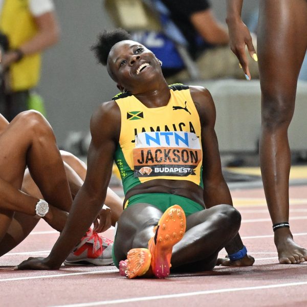 A jamaicai Shericka Jackson a női 200 méteres síkfutás győztese a döntő után a budapesti atlétikai világbajnokságon a Nemzeti Atlétikai Központban 2023. augusztus 25-én.<br />Fotó: MTI/Czeglédi Zsolt