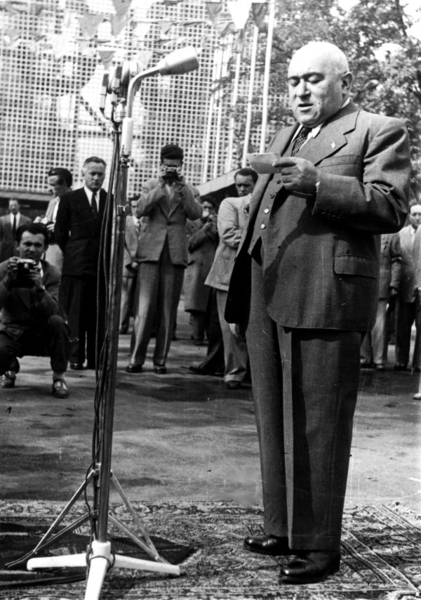 Rákosi Mátyás pártfőtitkár 1948 és 1953 között élet és halál ura volt Magyarországon. A nevével fémjelzett korszak az egész magyar történelem legsötétebb időszaka volt. Fotó: Fortepan