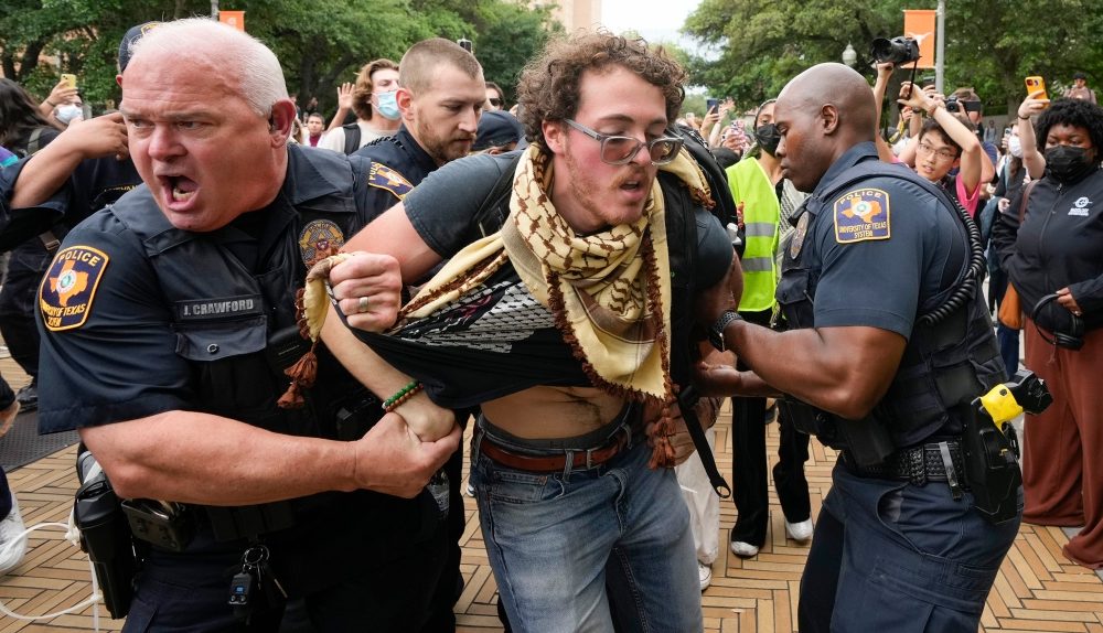 Többeket őrizetbe vettek a rendőrök Texasban az Izrael-ellenes egyetemi tüntetés felszámolásakor